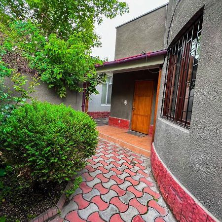 Ala-Bel Guesthouse Бішкек Екстер'єр фото